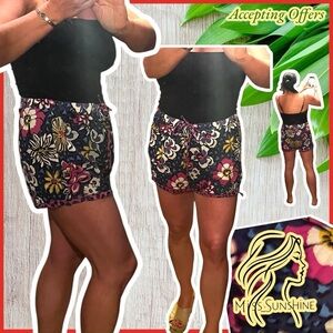 Vera Bradley -Sz L - 100% cotton lightweight floral short - adjustable waistband
